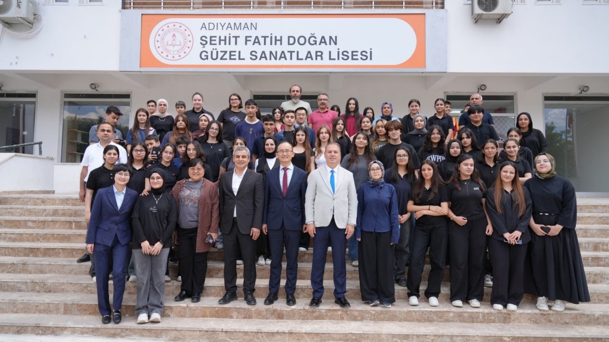 Çin Büyükelçisi Jiang Xuebin, Adıyaman’da Güzel Sanatlar Lisesi öğrencileriyle buluştu